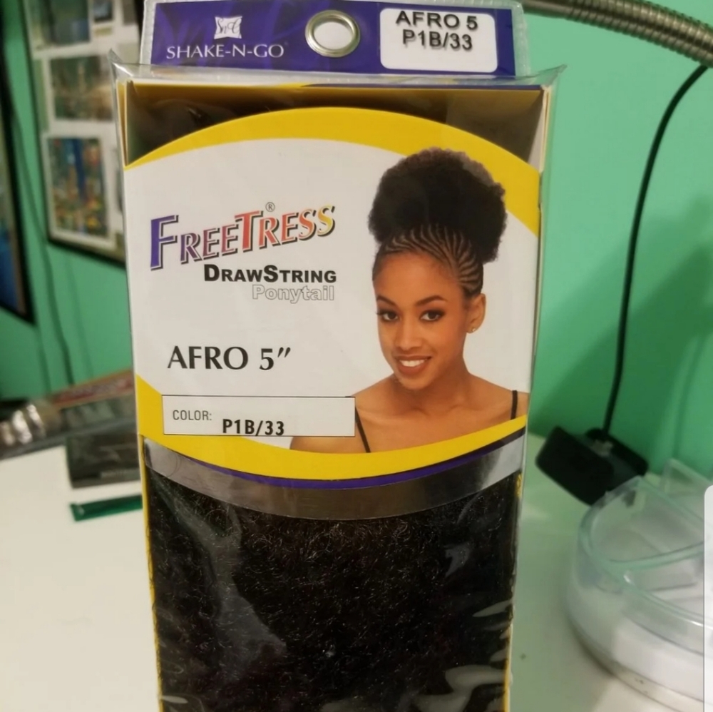 Drawstring synthetic puff